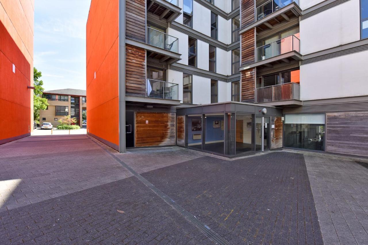 The Vizion Serviced Apartments From Pincott Properties - Free Parking, Private Balcony, And Wifi Milton Keynes Eksteriør billede