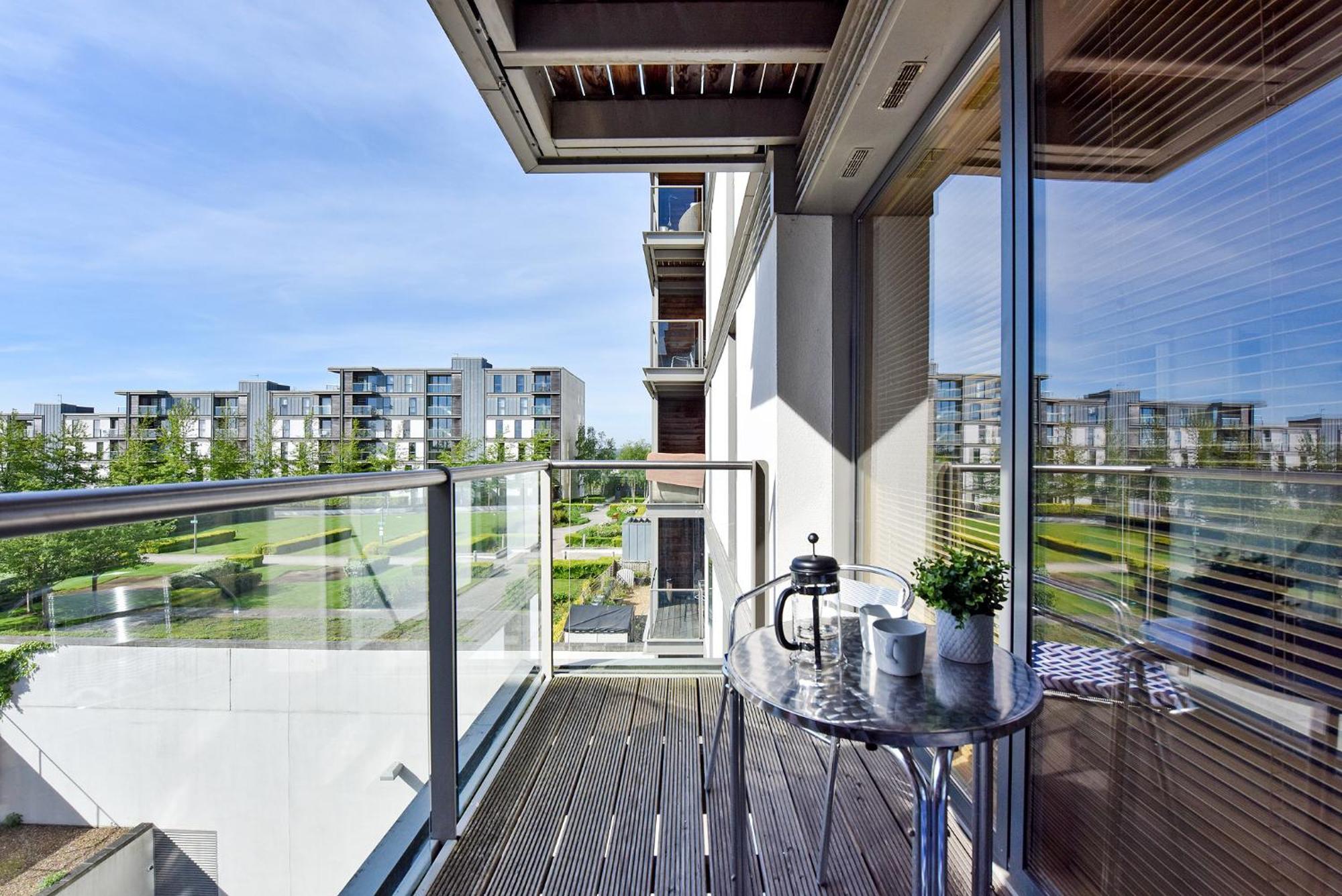 The Vizion Serviced Apartments From Pincott Properties - Free Parking, Private Balcony, And Wifi Milton Keynes Eksteriør billede