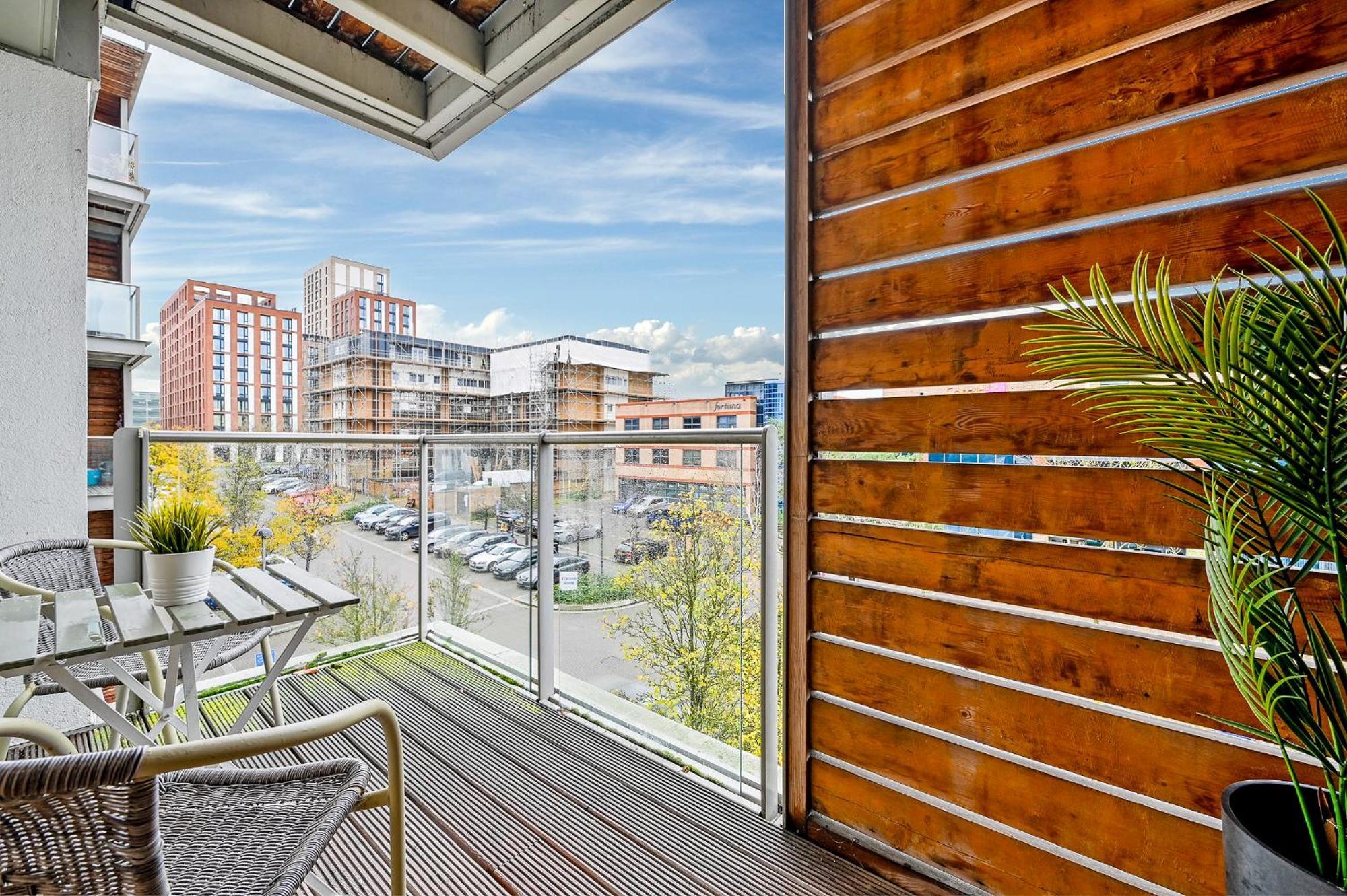 The Vizion Serviced Apartments From Pincott Properties - Free Parking, Private Balcony, And Wifi Milton Keynes Eksteriør billede